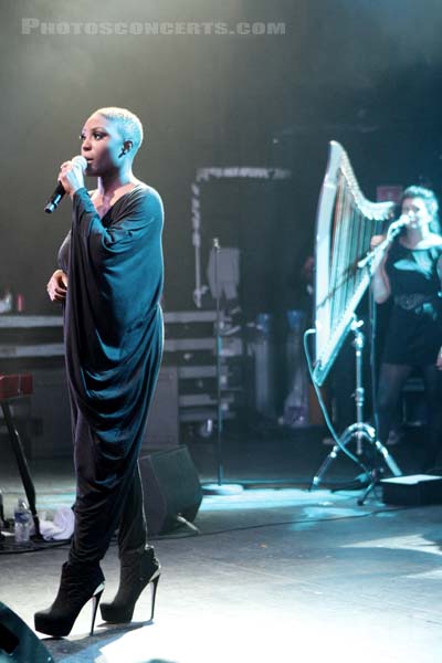 LAURA MVULA - 2013-11-10 - PARIS - La Cigale - 